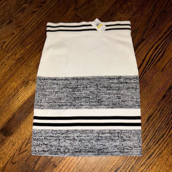 Calvin Klein Dresses & Skirts - New Calvin Klein skirt